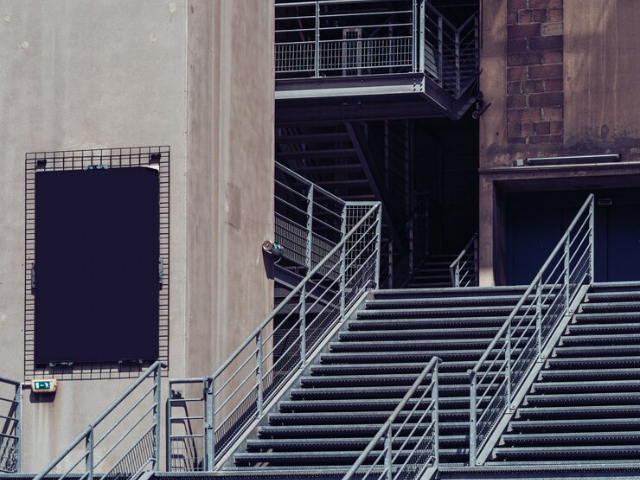 徐匯區(qū)鋼結(jié)構(gòu)樓梯制作 誠(chéng)信為本 上海市常鵬金屬制品供應(yīng)