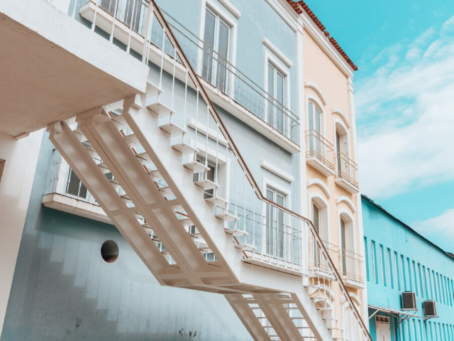 虹口區(qū)鋼結(jié)構(gòu)樓梯報(bào)價(jià) 誠信經(jīng)營 上海市常鵬金屬制品供應(yīng)