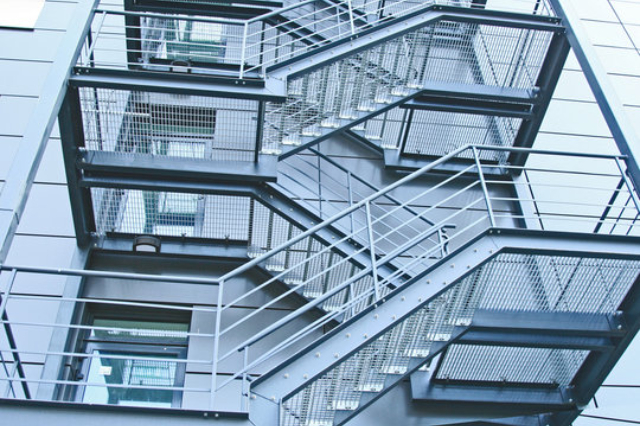 閔行區(qū)17踏步鋼結(jié)構(gòu)樓梯價格 誠信為本 上海市常鵬金屬制品供應(yīng)