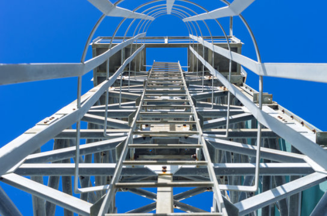 浦東新區(qū)鋼爬梯距離 歡迎來電 上海市常鵬金屬制品供應(yīng)