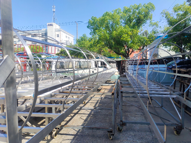 徐匯區(qū)鋼爬梯單價 歡迎來電 上海市常鵬金屬制品供應(yīng)