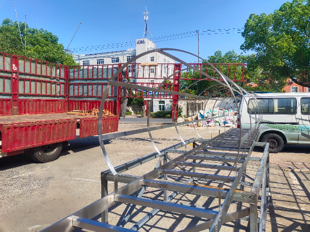 嘉定區(qū)鋼爬梯直徑 值得信賴(lài) 上海市常鵬金屬制品供應(yīng)