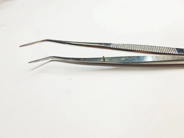 NK28-18 雙彎鑷 (有定位無齒)-Double Curved Tweezers with Positioning Edentulous