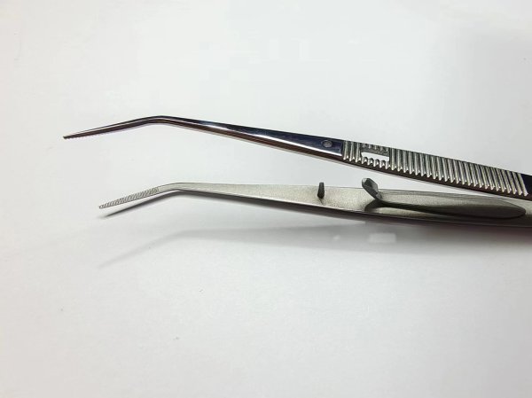 NK28-18 雙彎鑷 (有定位無齒)-Double Curved Tweezers with Positioning Edentulous