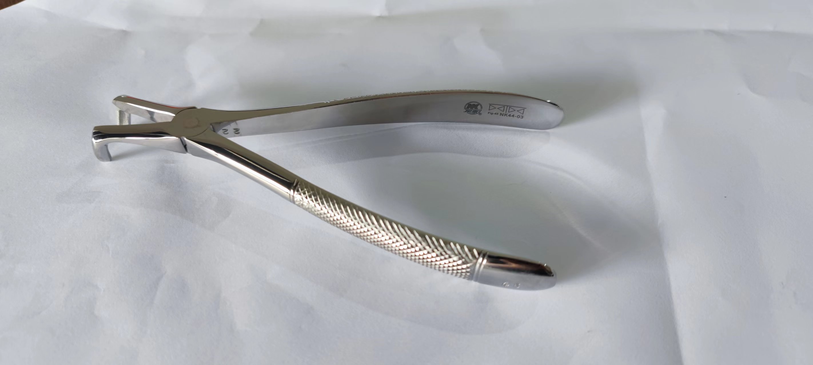 NK44-03 成人下頜根尖鉗-Extracting Forceps, Lower roots