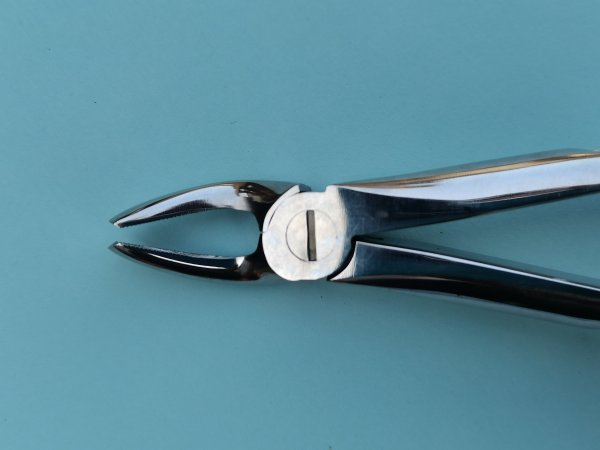 NK44-22 上頜前磨牙鉗 (波浪柄)-Extracting Forceps，new handleUpper premolars