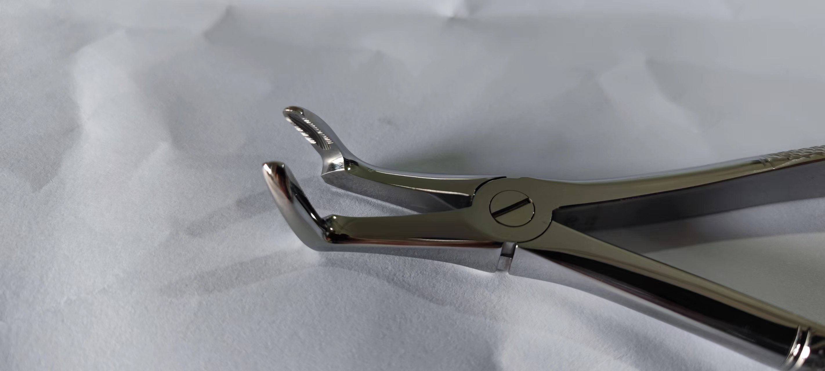 NK44-03 成人下頜根尖鉗-Extracting Forceps, Lower roots