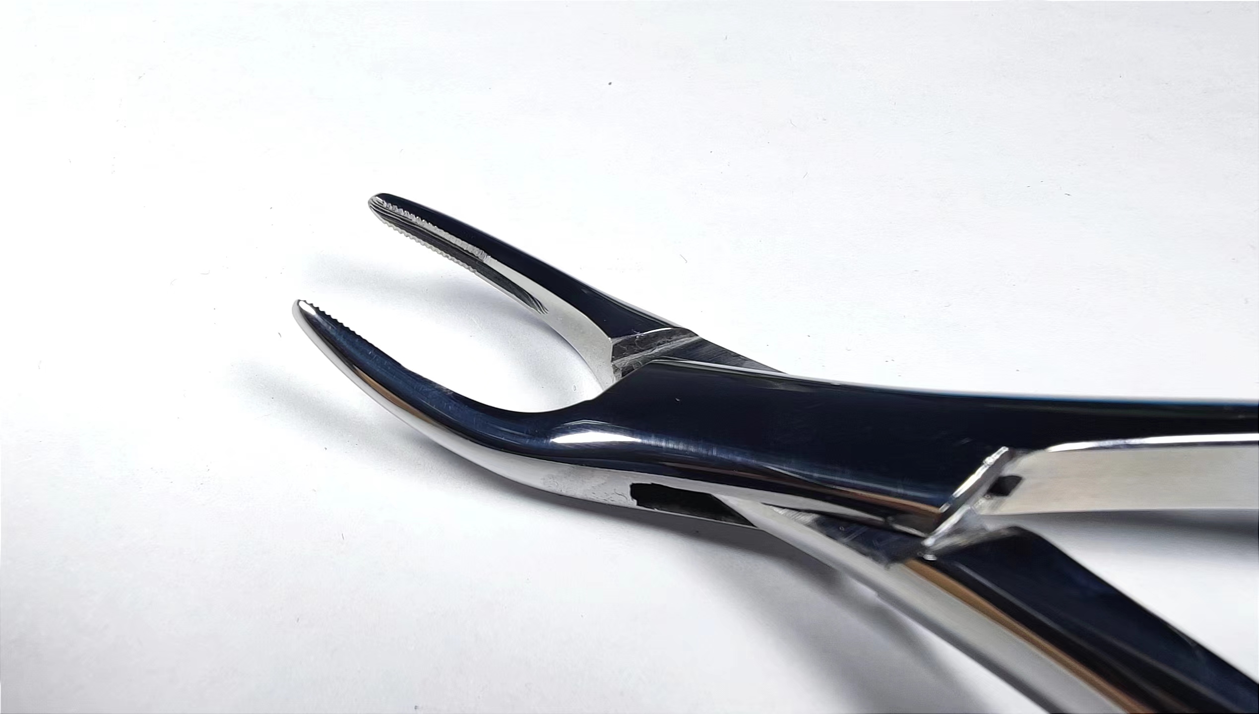 NK44-59 成人通用殘根鉗 (波浪柄)-Extracting Forceps, upper and lower roots new handle