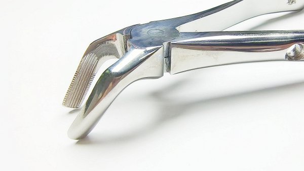 NK44-23 成人下頜前磨牙鉗 (波浪柄)-Extracting Forceps, Lower premolars， new handle