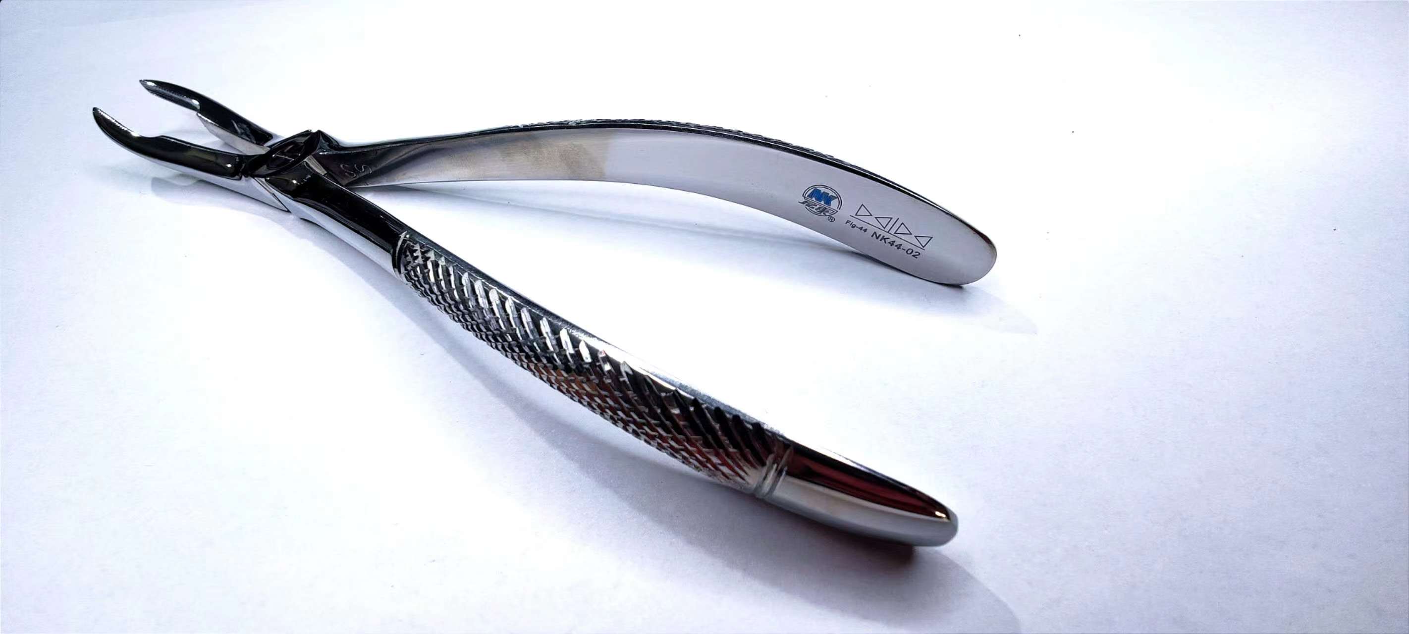 NK44-02 成人上頜根尖鉗-Extracting Forceps, Upper roots