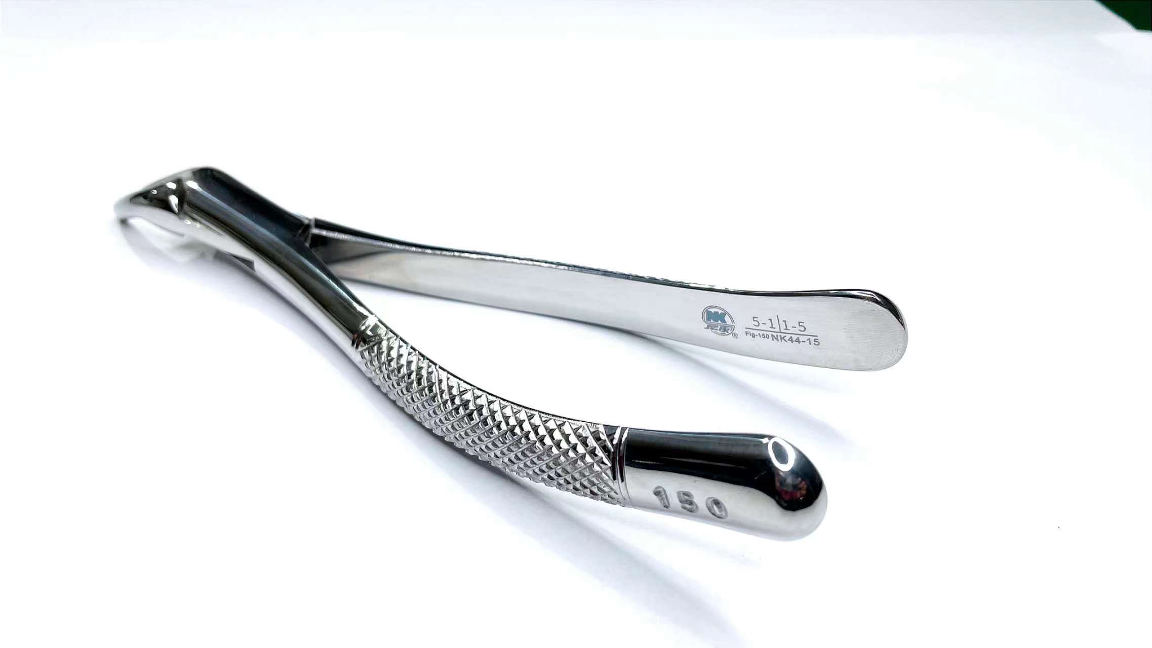 NK44-15 成人上頜前牙鉗-Extracting Forceps, Upper premolars, incisors & roots