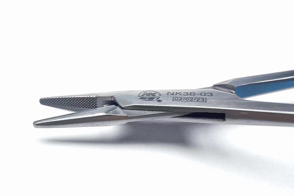 NK36-03 持針鉗 蚊式鑲嵌 直 12cm-Needle Holders, Micro-Vascula TC str 12cm 