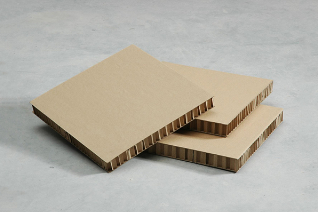 自有車隊(duì)發(fā)貨蜂窩紙板價(jià)格 來(lái)電咨詢 佛山和盛隆包裝制品供應(yīng);