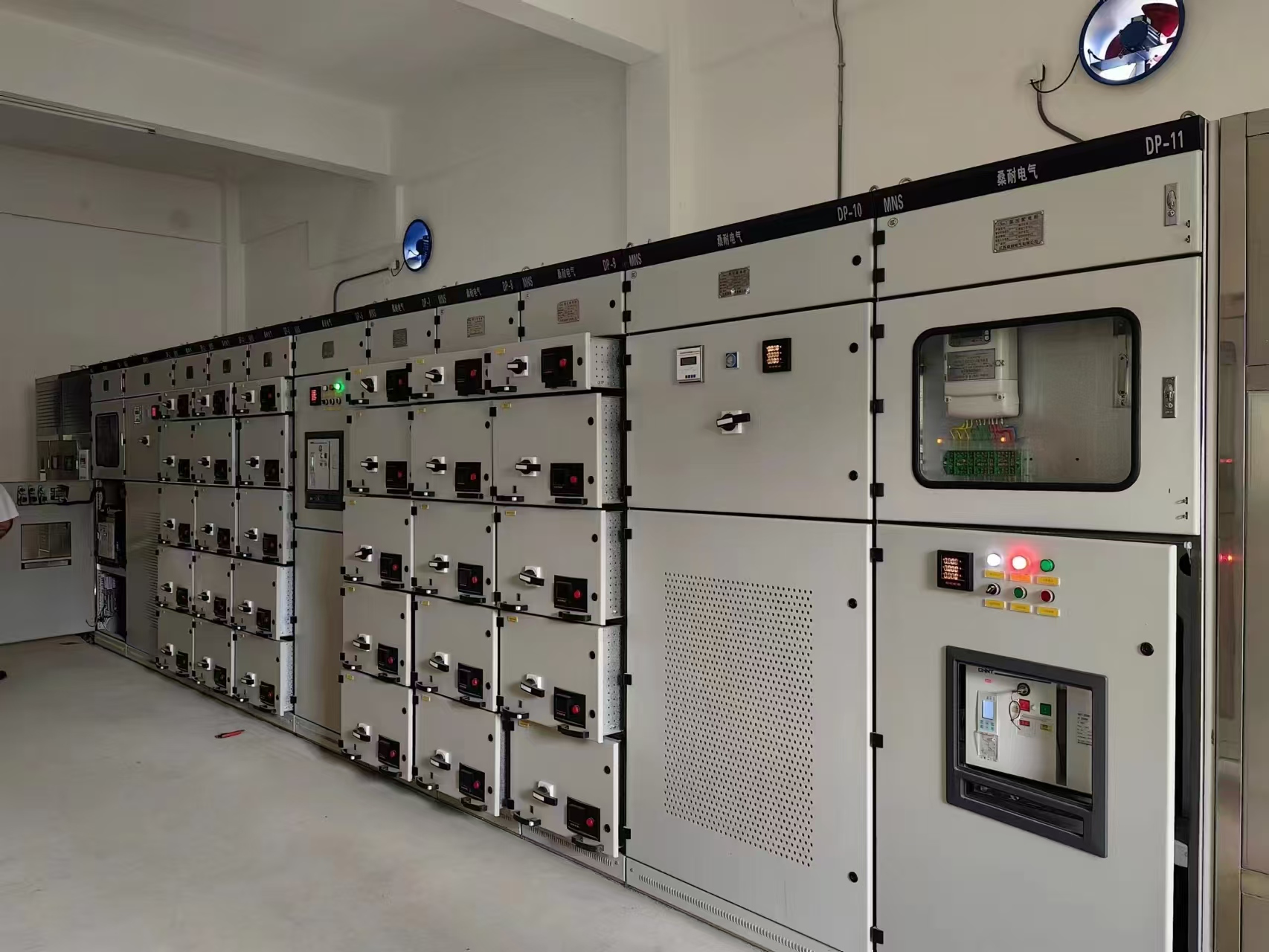 Low voltage withdrawable switchgear_Jiangsu Lianyu Electric Power ...