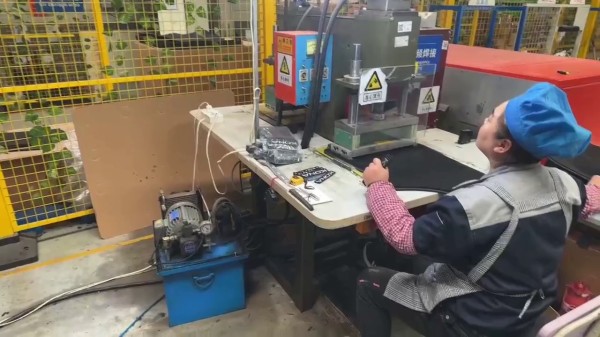 雙頭油壓高頻機（雙頭油壓高周波）