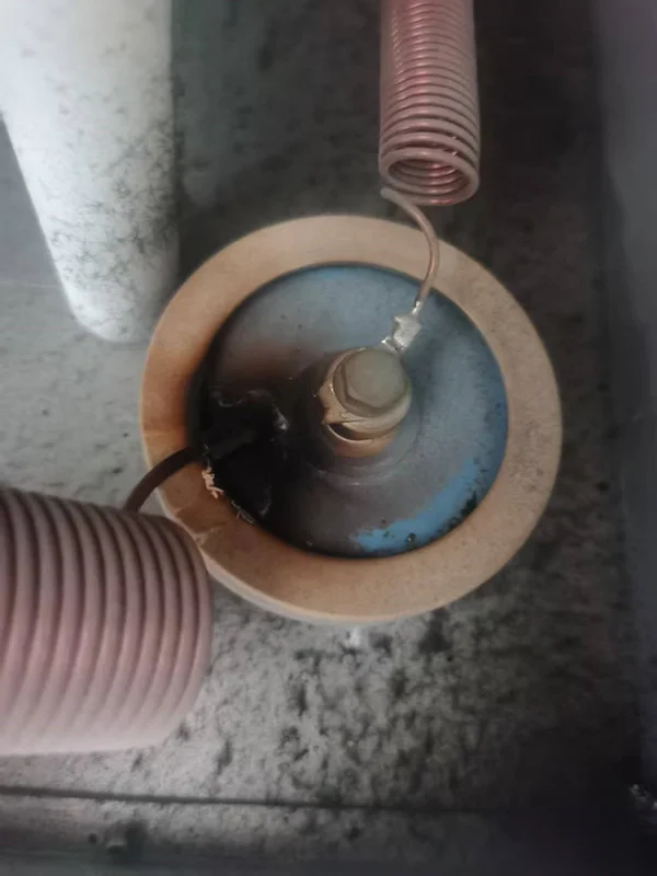 蘇州15KW高頻壓花機(jī)維修（電容擊穿）