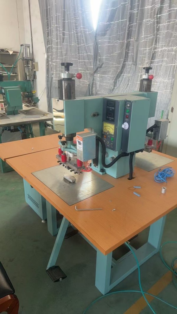 高頻壓花機維修（線路板故障）