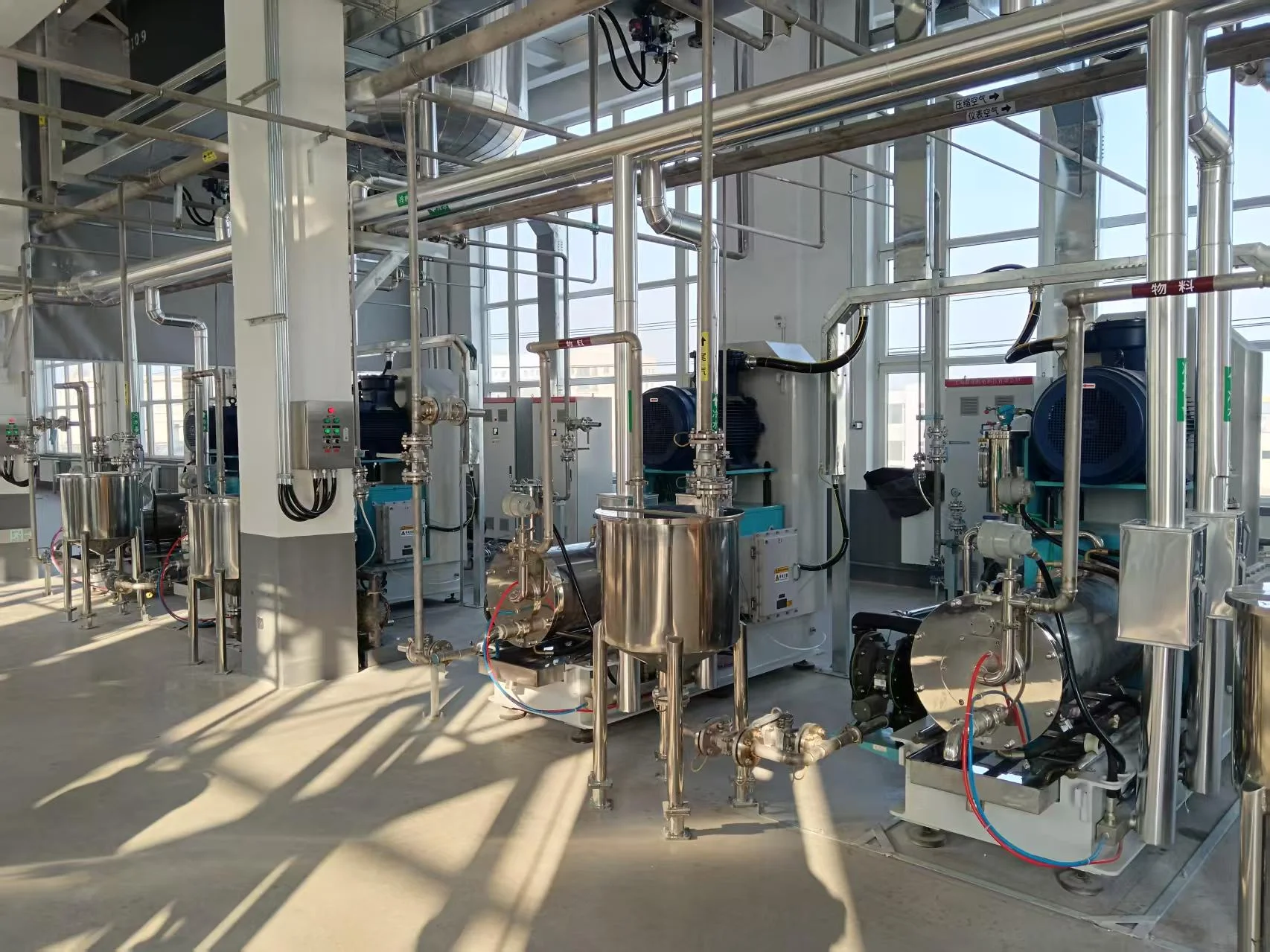 遼寧海佳化工現(xiàn)場（儒佳科技  Rucca 砂磨機(jī)工廠）