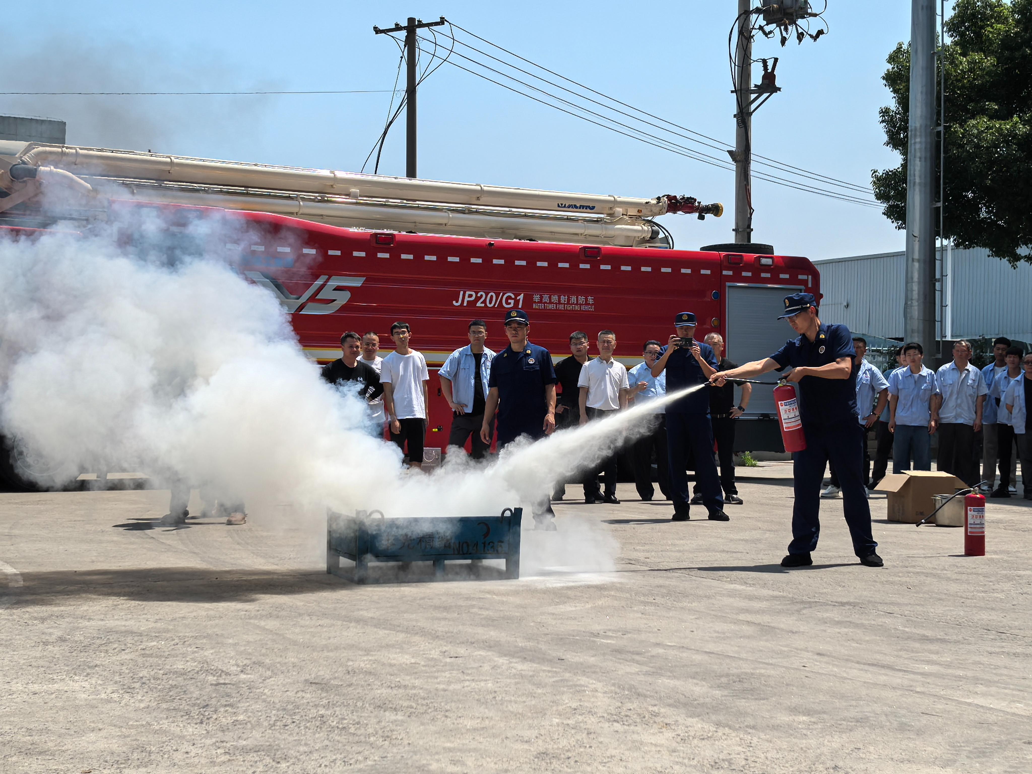 帕爾弗公司與新橋村工會(huì)聯(lián)合會(huì)聯(lián)合開展消防演習(xí)活動(dòng)