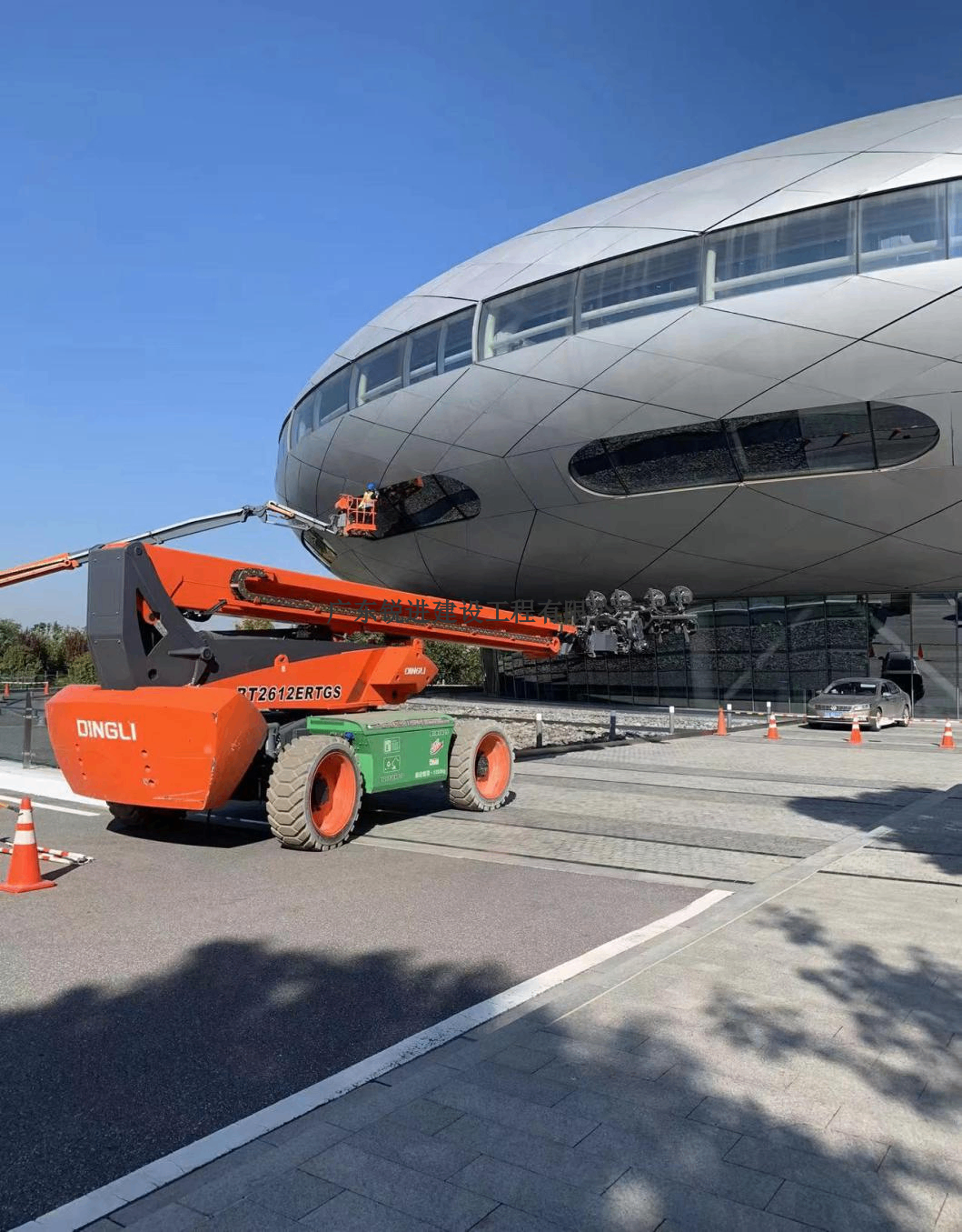 廣東銳進(jìn)建設(shè)工程紀(jì)實(shí)——重塑南京臺(tái)積電雙曲超大玻璃新風(fēng)貌