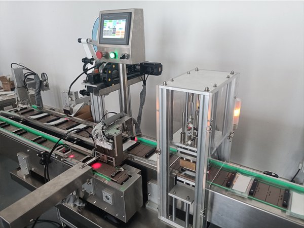 全自動貼標封口智能貼標機
