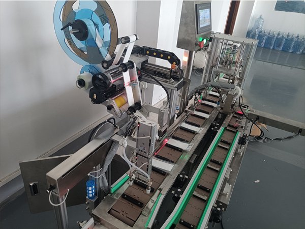 全自動貼標封口智能貼標機