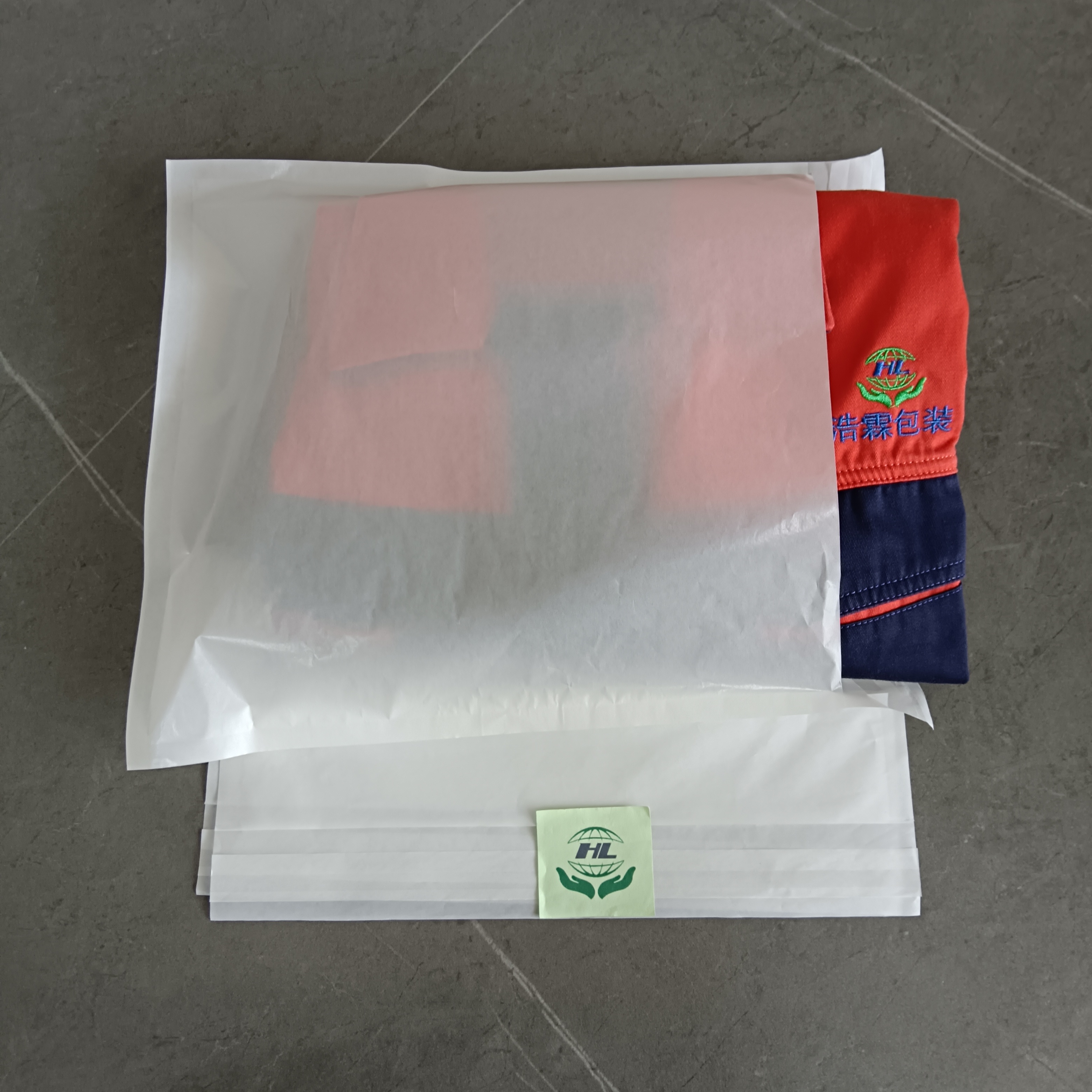 標題：半透明臘光紙袋：優(yōu)雅與實用的完美結(jié)合_浩霖包裝
