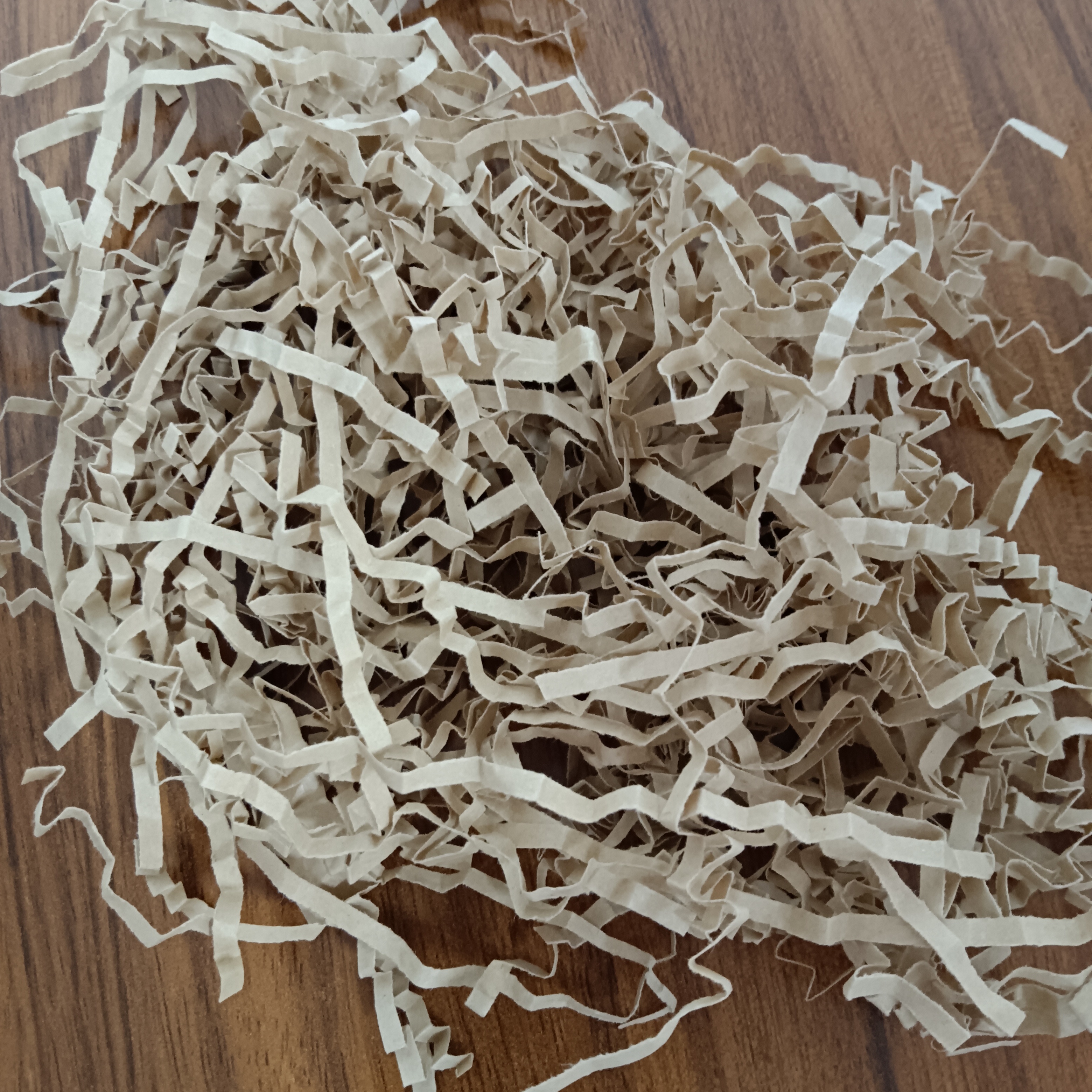 牛皮紙絲（拉菲草）:自然與美感的完美結(jié)合_包裝材料