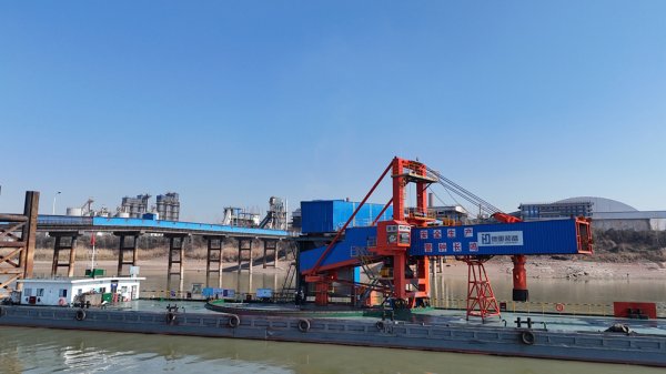 浮碼頭圓弧軌道式裝船機(jī)