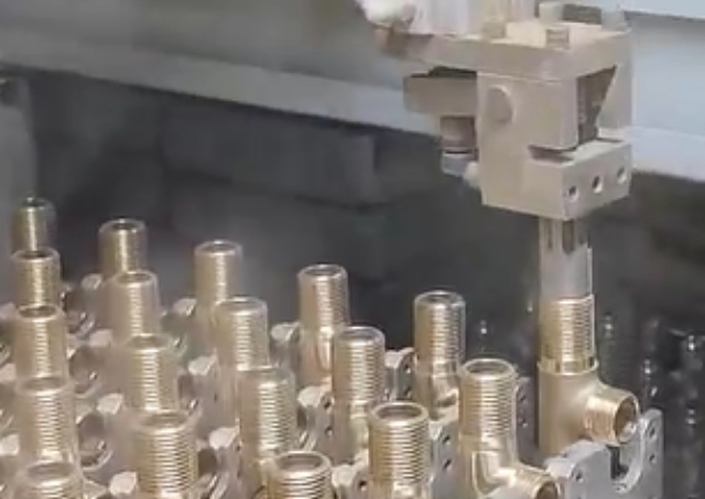 深圳通用小型打磨去毛刺設(shè)備銷售廠家 廣東利迅達機器人系統(tǒng)股份供應(yīng)