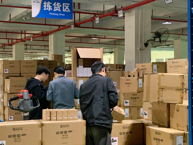 深圳快时尚仓库分拣,仓库