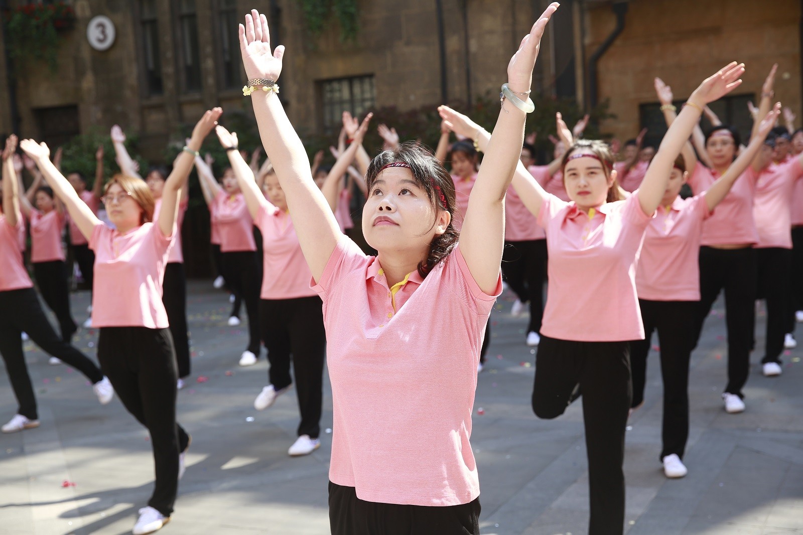 仁济医院广播操比赛暨第三届趣味运动会 这届白衣天使广播操赛装备有点好看！