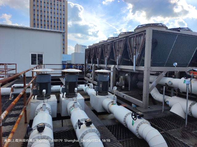 江蘇食品工業(yè)約克風(fēng)冷熱泵螺桿冷水機(jī)YSPA0770YE設(shè)備廠家 宿遷碧諾環(huán)?？萍脊?yīng);