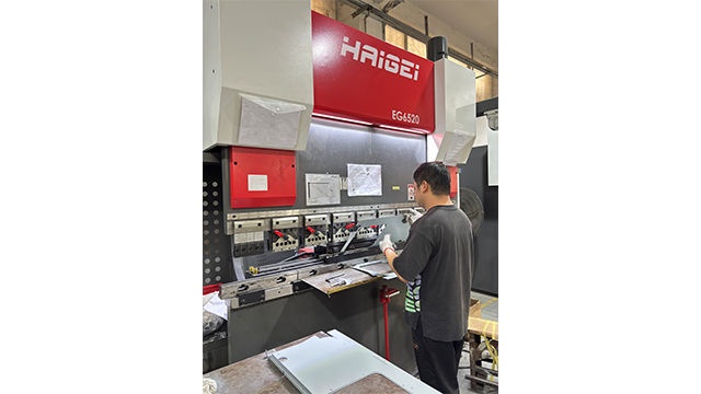 四川零件鈑金加工生產(chǎn)廠家 東莞市龍億盛橡塑五金供應(yīng);