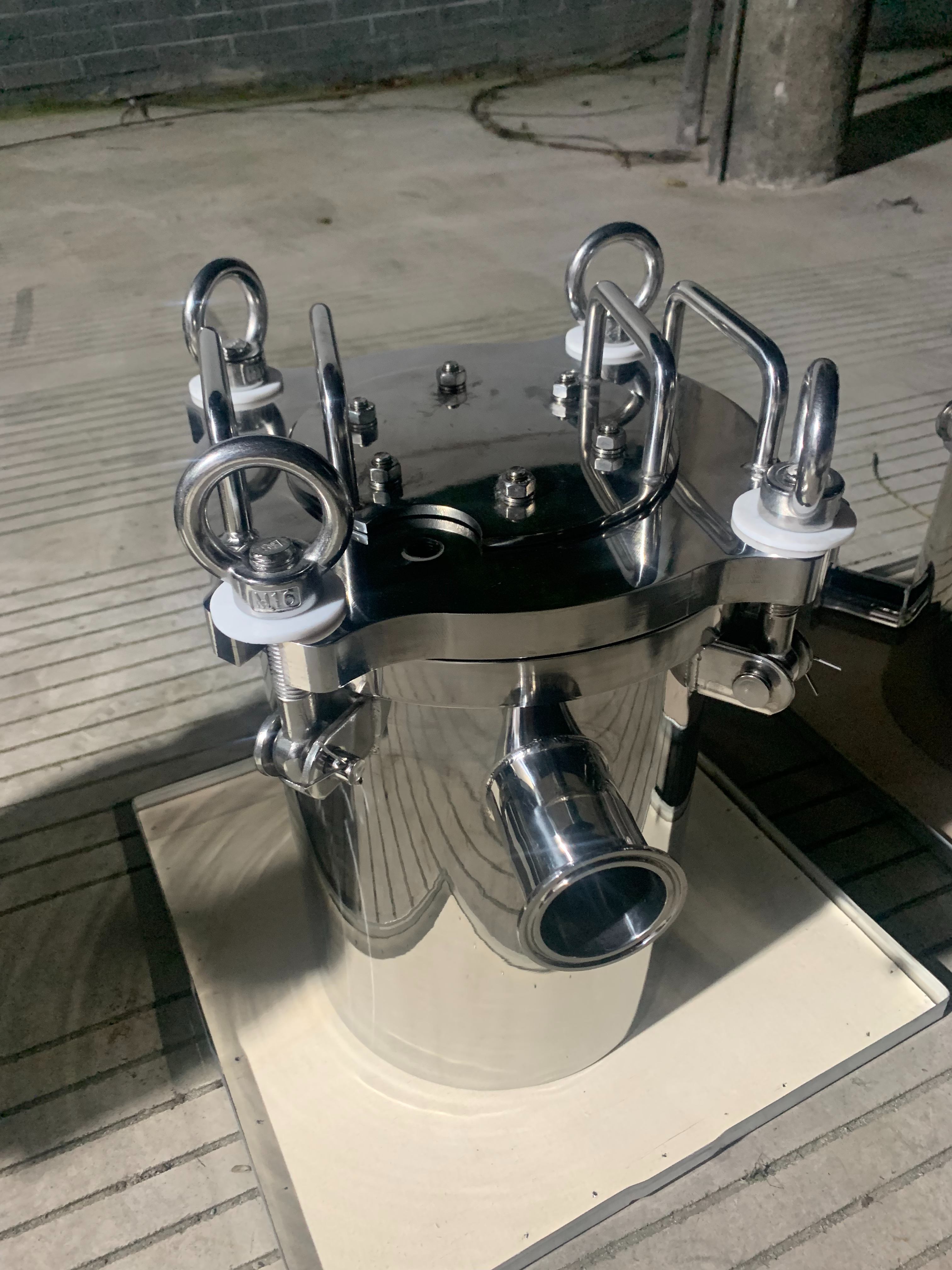 流體除鐵器：化工生產(chǎn)連續(xù)性與產(chǎn)品質(zhì)量的捍衛(wèi)者