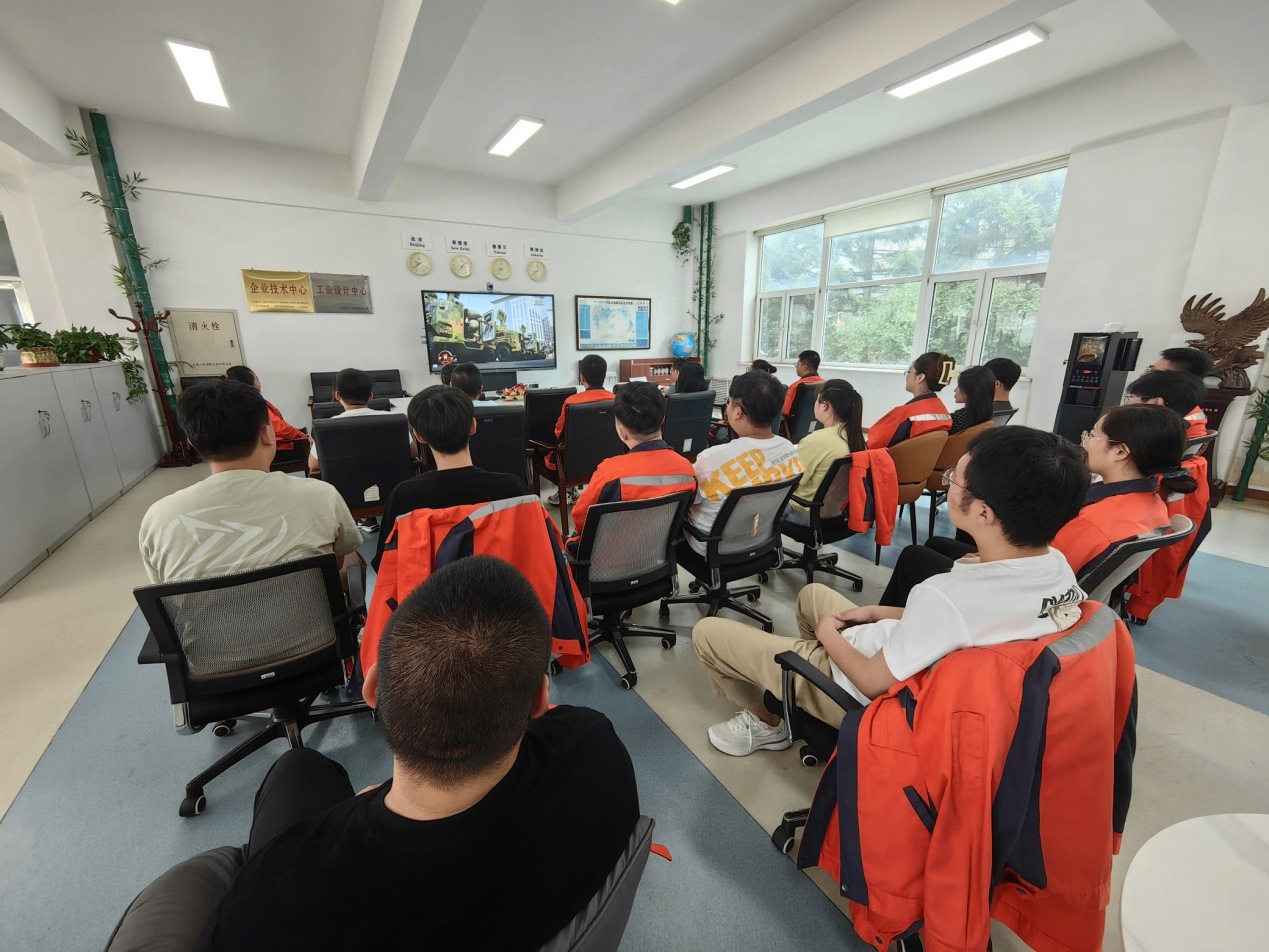 米兰(中国)组织全体员工观看纪念中国人民抗日战争暨世界反法西斯战争胜利80周年大会