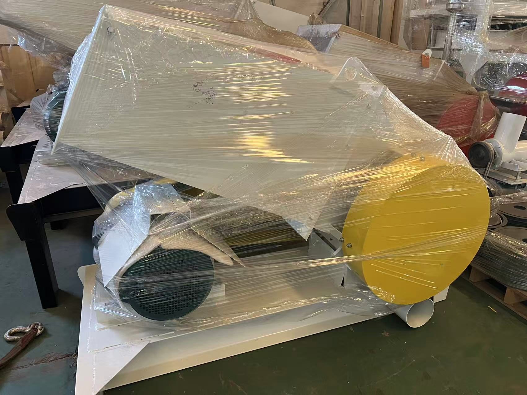 PVC edge banding shredder