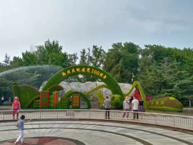 上海广场立体绿雕效果图,立体绿雕