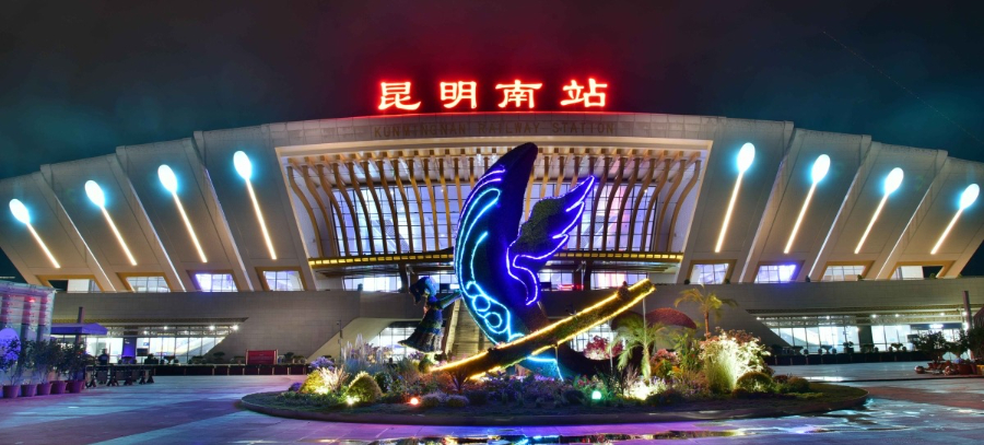 江蘇人像造型立體綠雕定制價(jià)格,立體綠雕