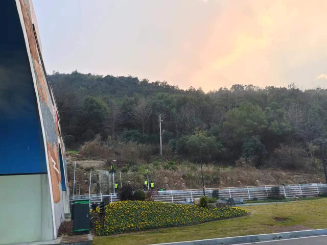 國(guó)道生態(tài)邊坡綠化包工包料,生態(tài)邊坡綠化
