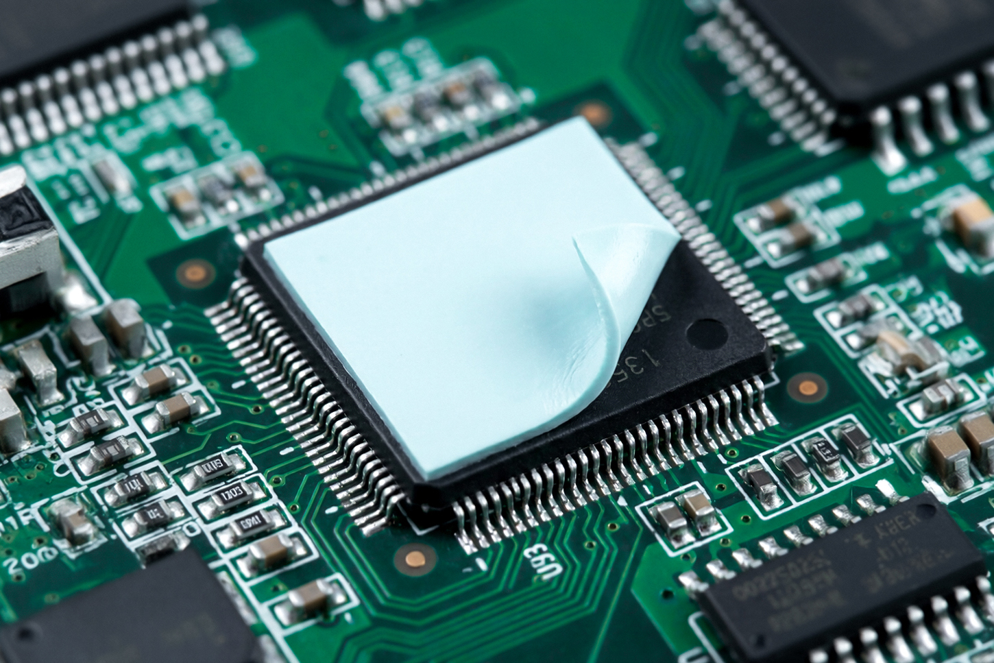 PCB芯片上的导热垫片，电子元器件散热界面材料