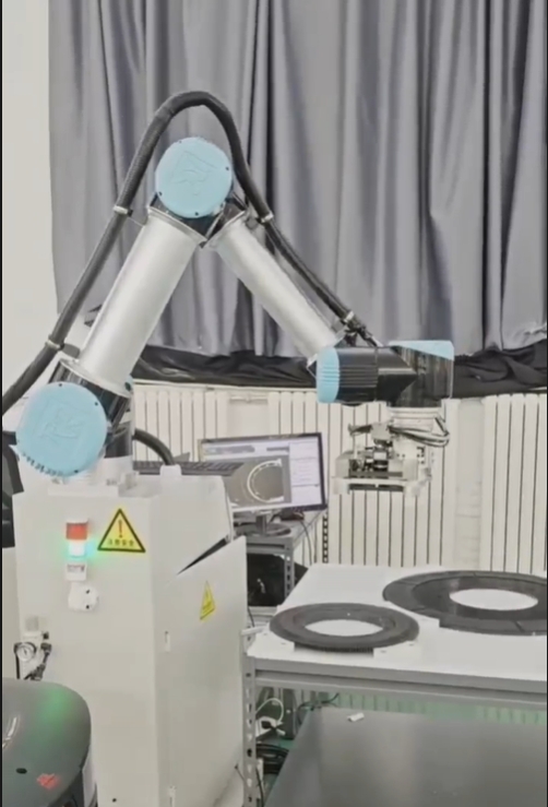 物流转运AGV打螺钉