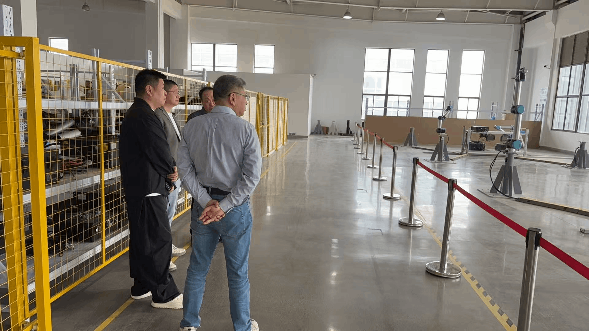 工信部领导调研江苏z6com·尊龙凯时机器人 共话混联机器人助力国防航空新发展