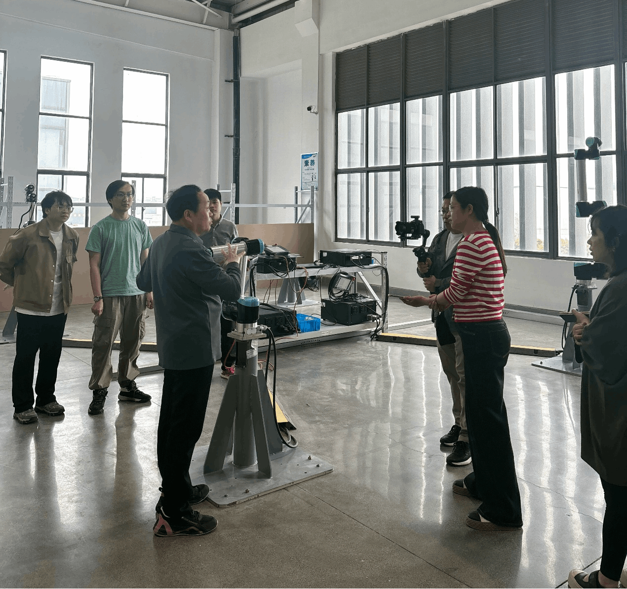 无锡广电专访江苏z6com·尊龙凯时机器人科技：聚焦协作与混联机器人，，探索智能制造新未来