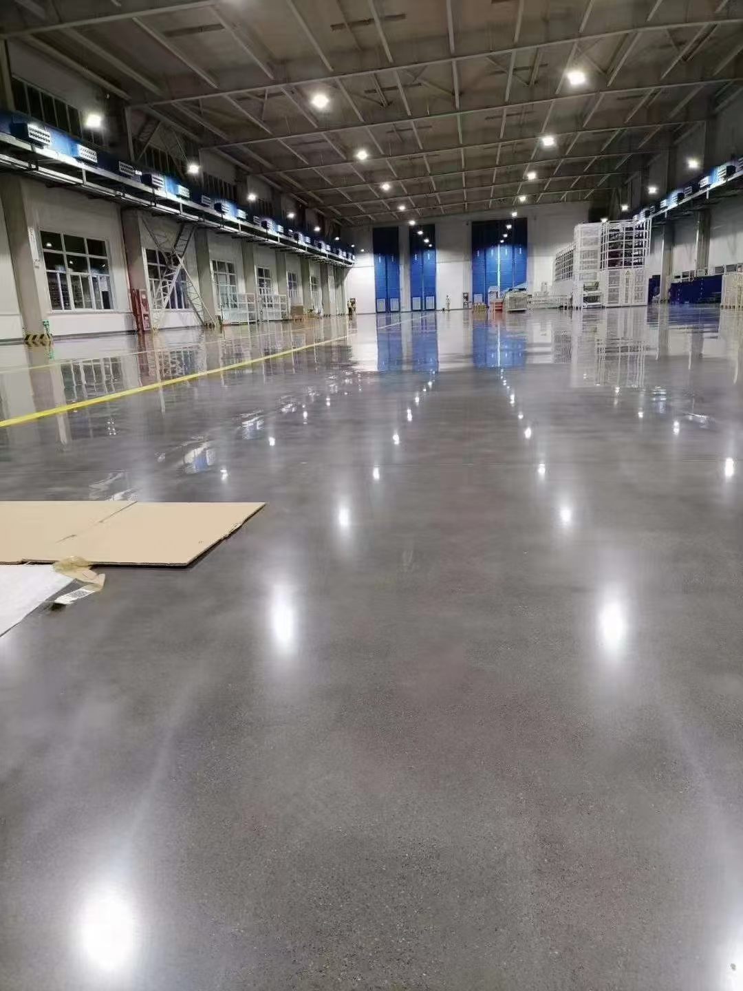 百年成诺地坪漆源头生产厂家，金刚砂地坪
