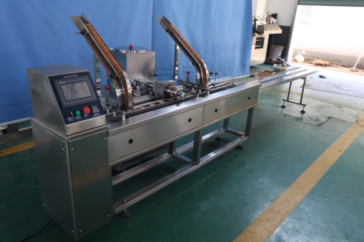 山東國(guó)產(chǎn)餅干夾心機(jī)學(xué)校食堂適用 值得信賴 威文機(jī)械供應(yīng)