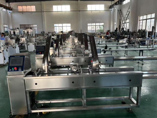 江蘇伺服控制餅干夾心機(jī)可適用不同形狀 歡迎來電 威文機(jī)械供應(yīng)