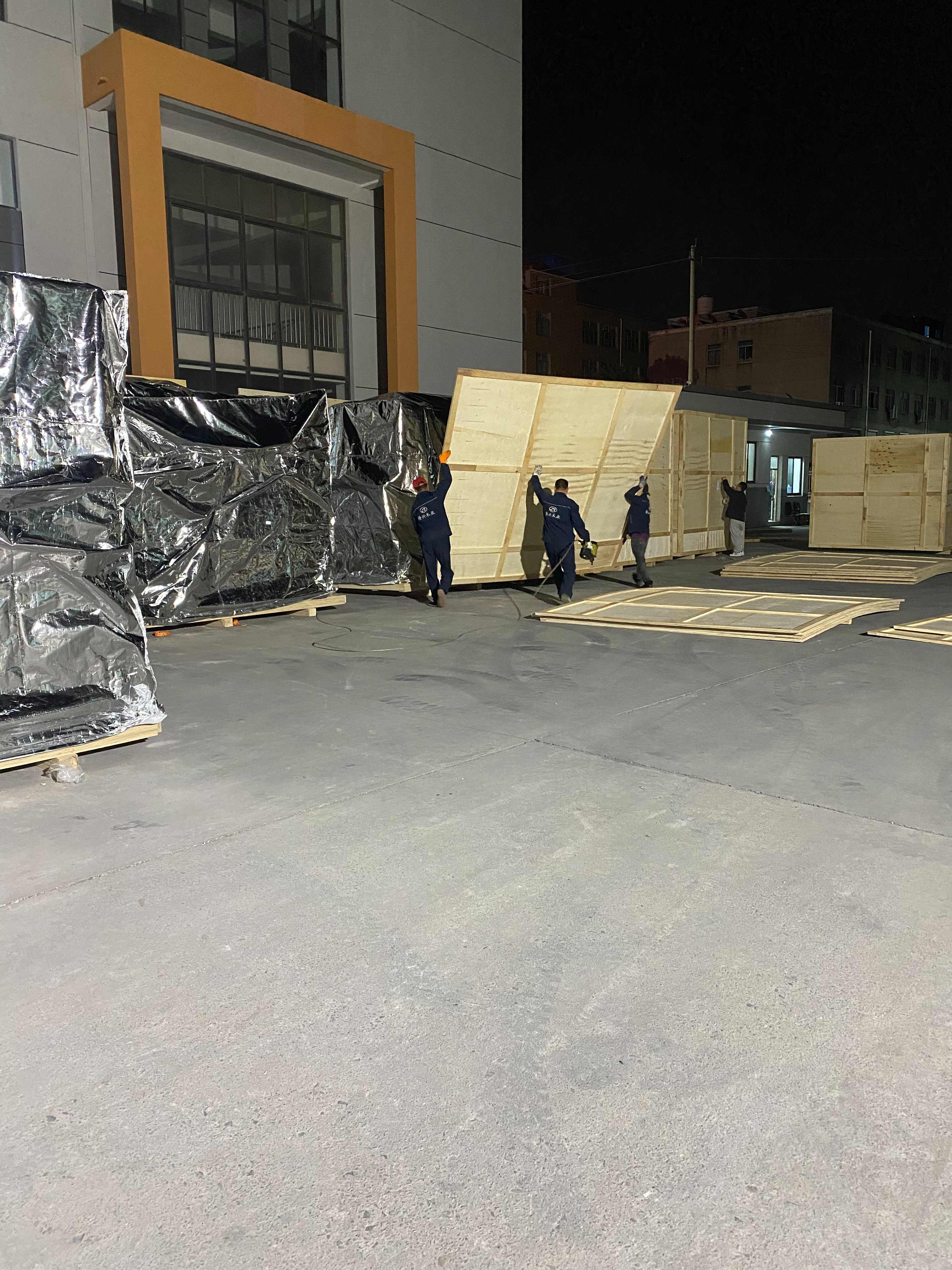 出口設(shè)備上門真空木箱包裝