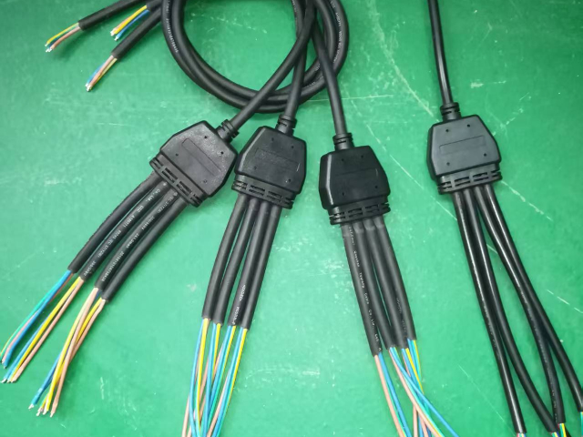 蘇州室外防水插頭聯(lián)系方式 歡迎來電 深圳市寶鑫林供應(yīng)