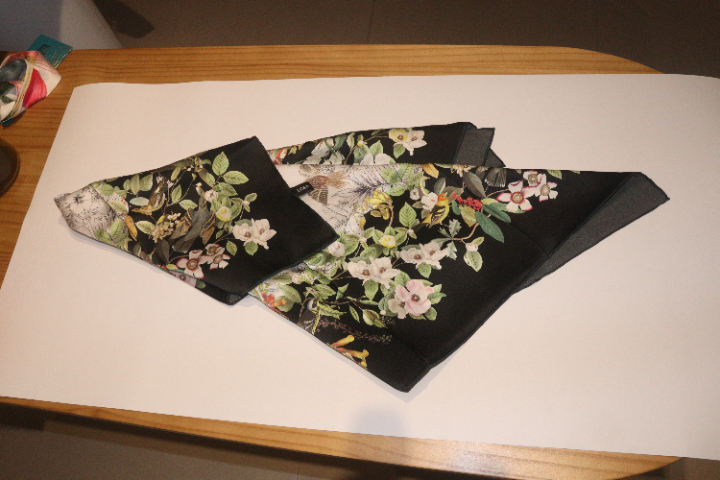 義烏運(yùn)動服數(shù)碼印花 客戶至上 杭州依翰絲綢文化創(chuàng)意供應(yīng)